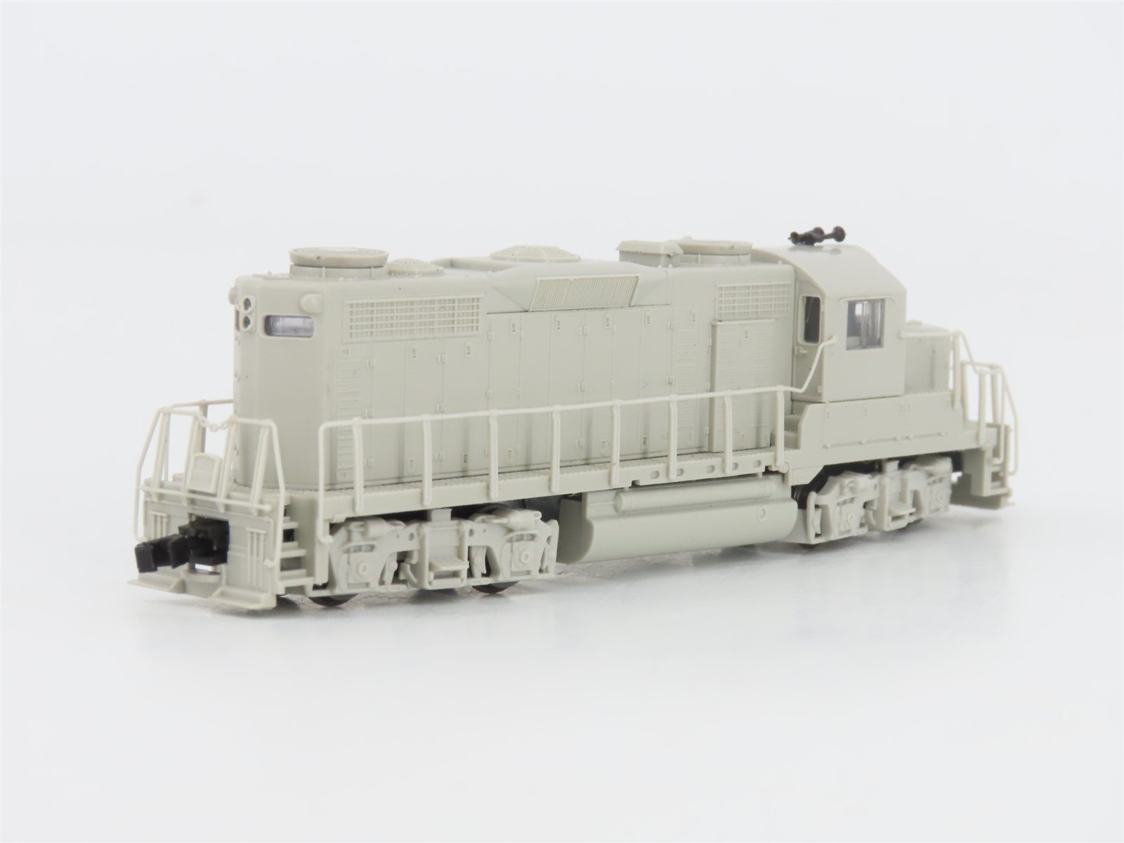 N Scale Atlas Master Silver 40004490 Undecorated EMD GP20 Diesel - DCC Ready