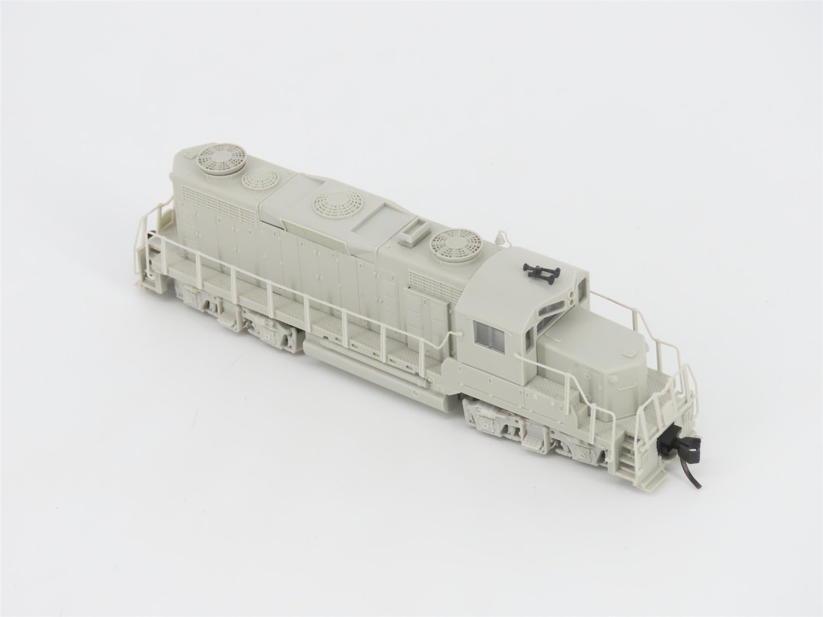 N Scale Atlas Master Silver 40004490 Undecorated EMD GP20 Diesel - DCC Ready