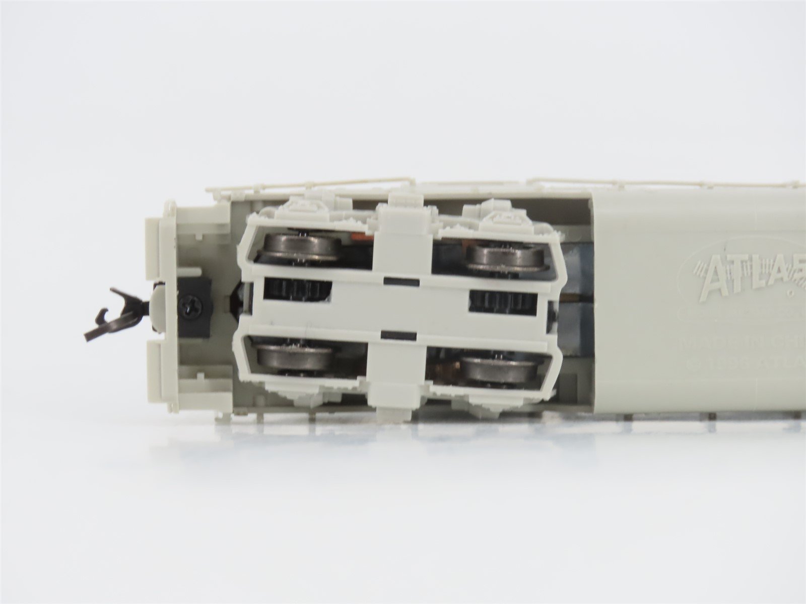 N Scale Atlas Master Silver 40004490 Undecorated EMD GP20 Diesel - DCC Ready