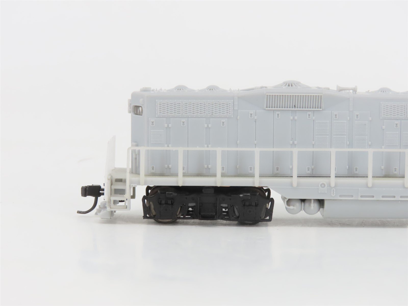 N Scale Atlas Master Line 40002223 Undecorated EMD GP9 Diesel - DCC Ready