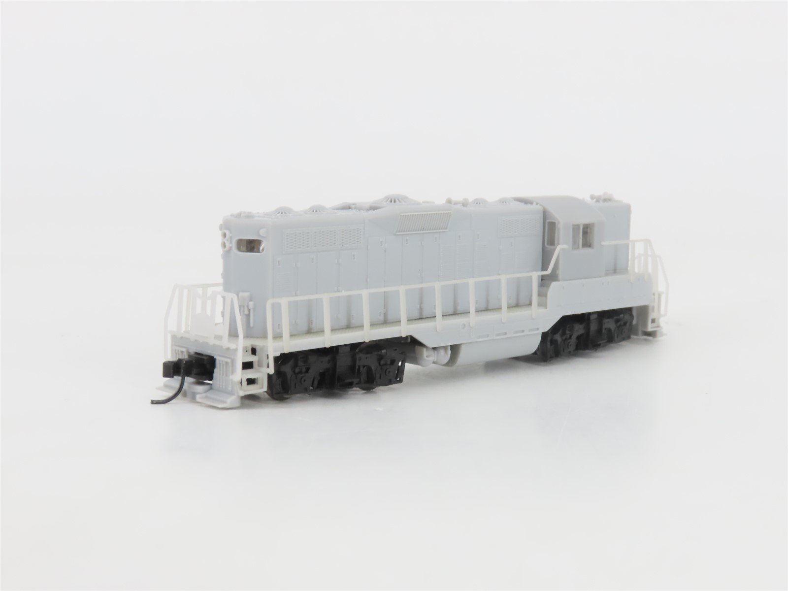 N Scale Atlas Master Line 40002223 Undecorated EMD GP9 Diesel - DCC Ready
