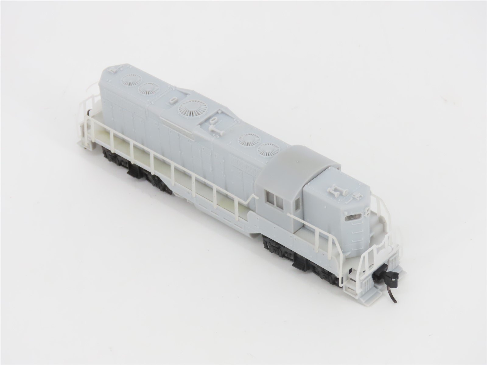N Scale Atlas Master Line 40002223 Undecorated EMD GP9 Diesel - DCC Ready