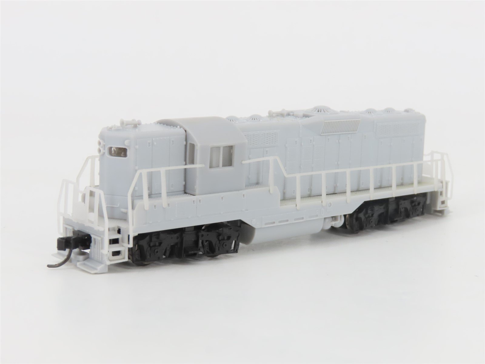 N Scale Atlas Master Line 40002223 Undecorated EMD GP9 Diesel - DCC Ready
