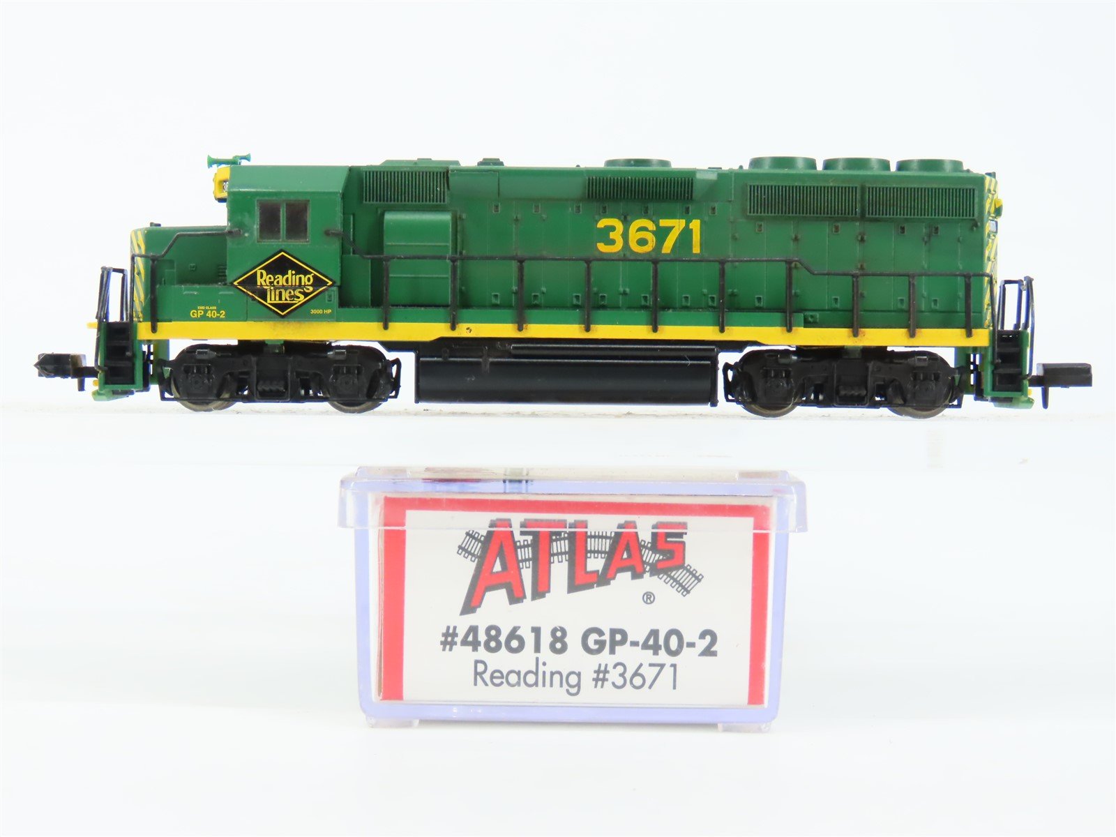 N Scale Atlas 48618 RDG Reading Lines EMD GP40-2 Diesel #3671 - Weathered