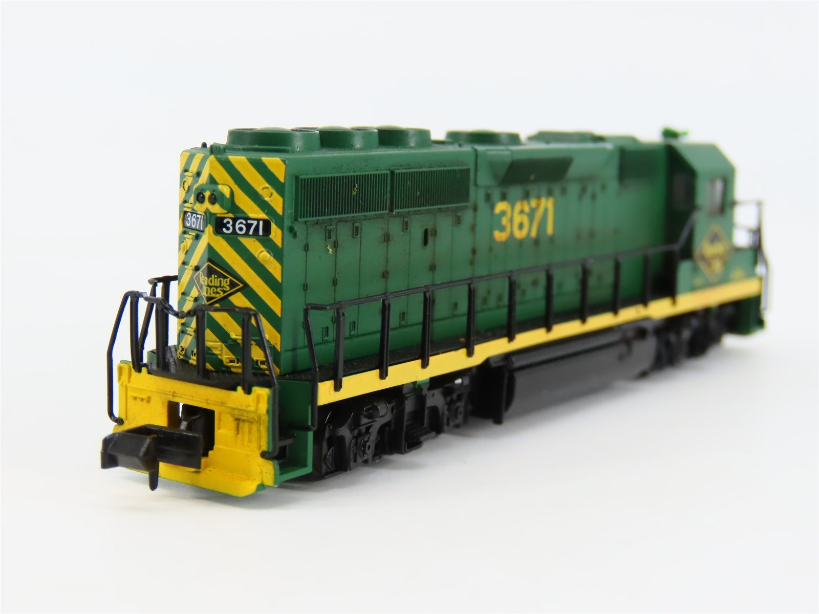 N Scale Atlas 48618 RDG Reading Lines EMD GP40-2 Diesel #3671 - Weathered