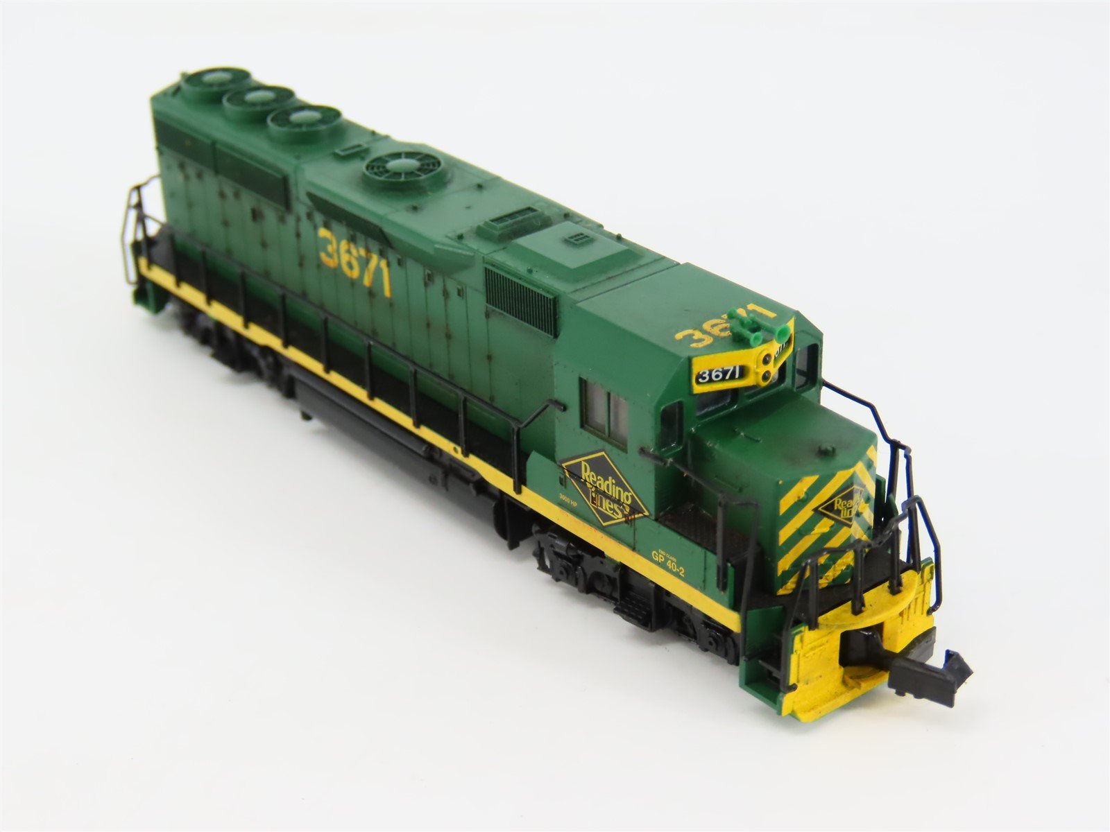 N Scale Atlas 48618 RDG Reading Lines EMD GP40-2 Diesel #3671 - Weathered