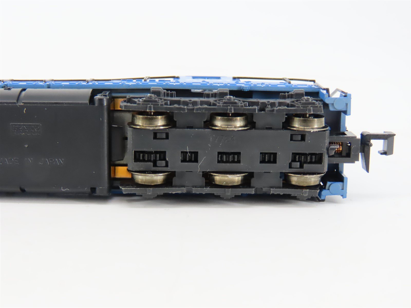 N Scale Atlas/KATO 4530 CR Conrail EMD SD9 Diesel Locomotive #6921