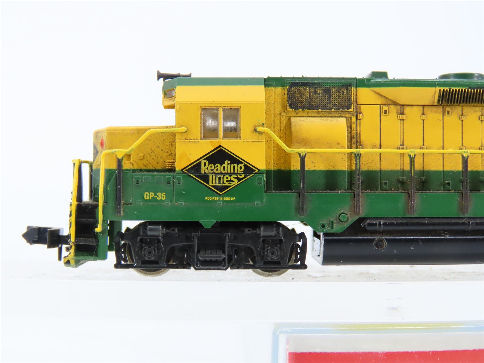 N Scale Atlas/KATO RDG Reading Lines EMD GP35 Diesel #3626 - Weathered