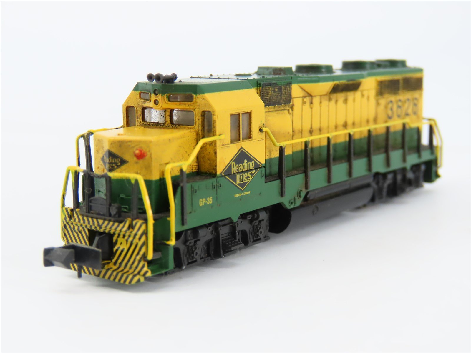 N Scale Atlas/KATO RDG Reading Lines EMD GP35 Diesel #3626 - Weathered