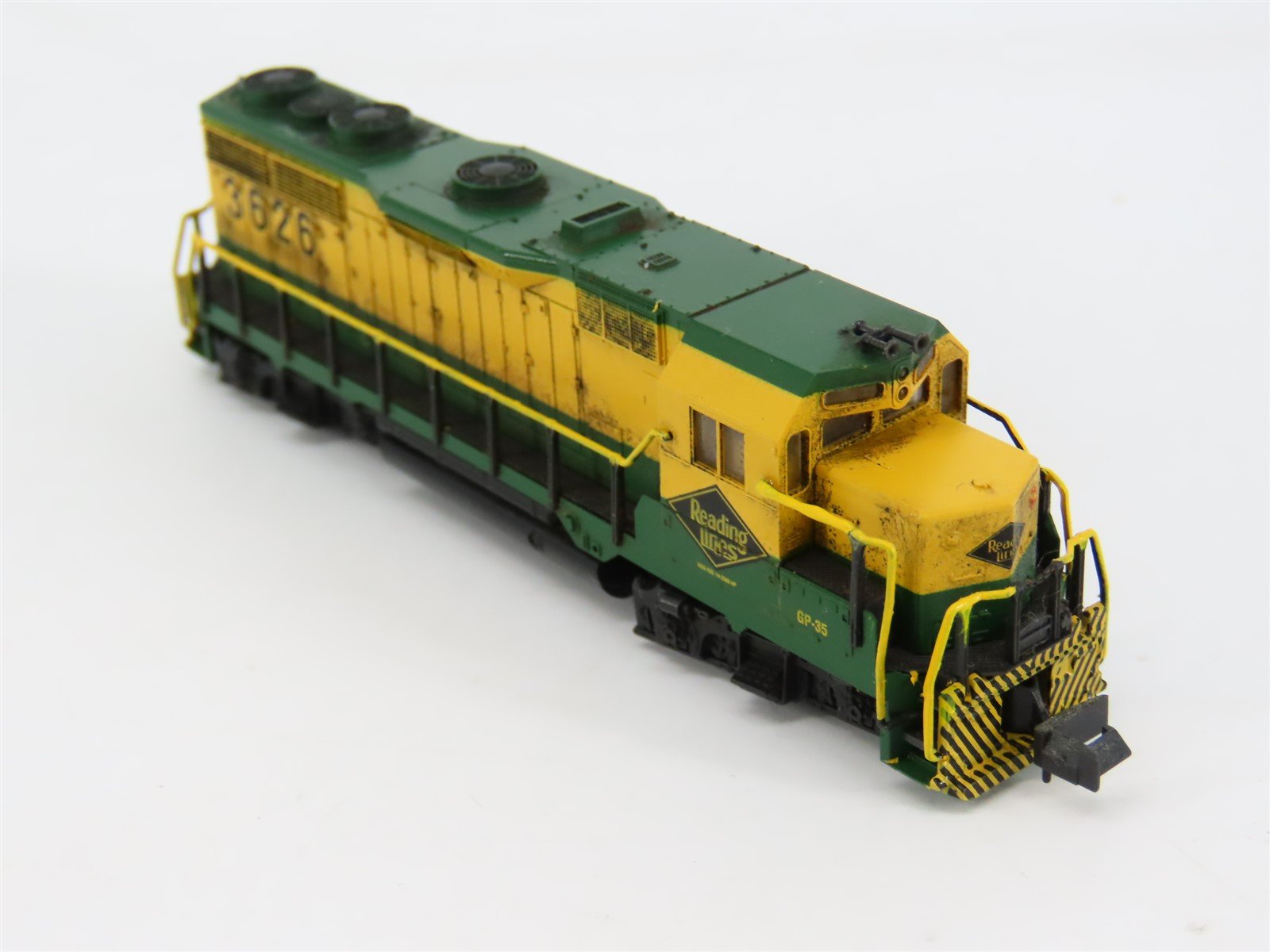 N Scale Atlas/KATO RDG Reading Lines EMD GP35 Diesel #3626 - Weathered