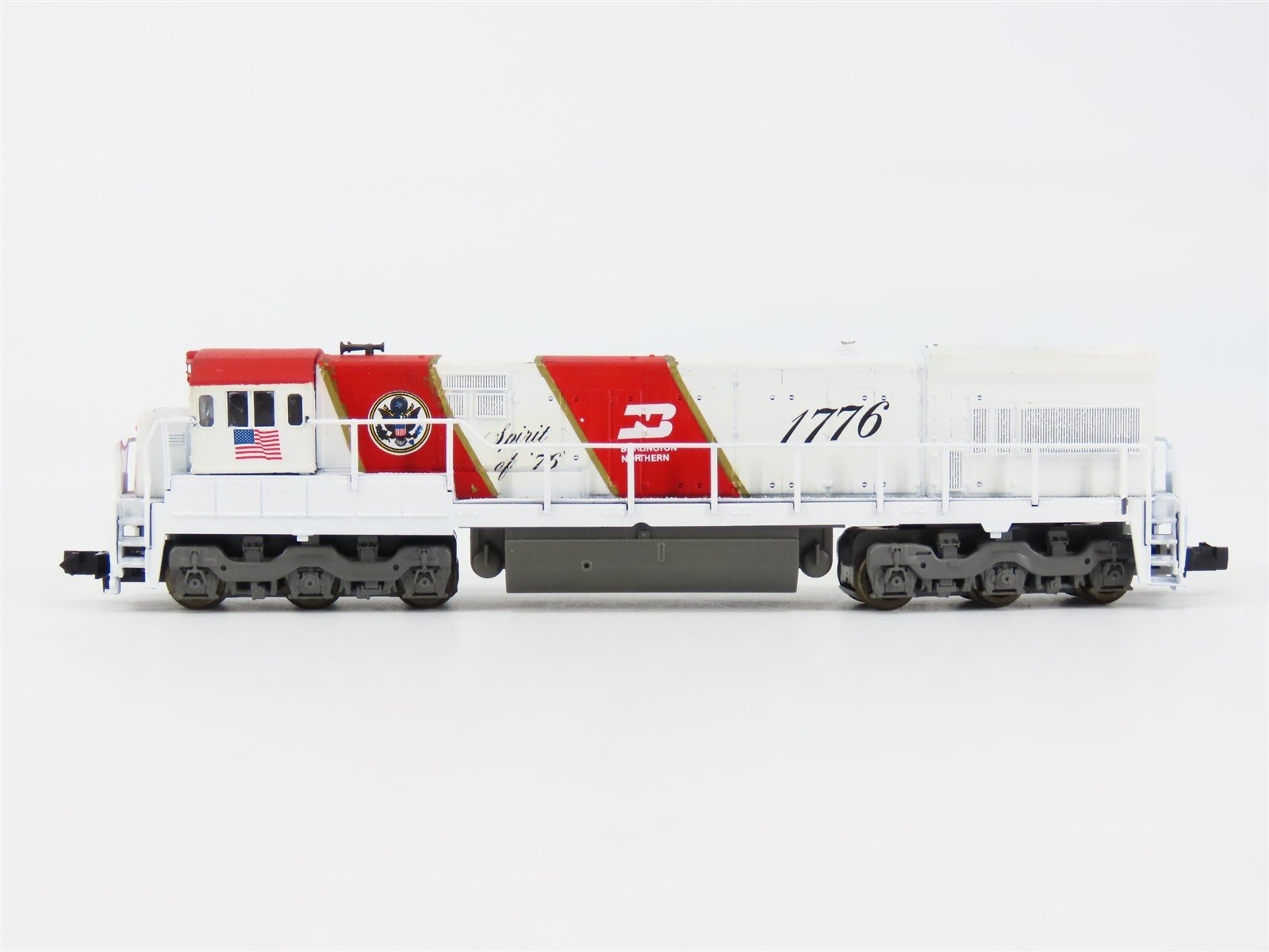 N Scale KATO BN Burlington Northern Spirit of '76 GE U30C Diesel #1776 - Custom
