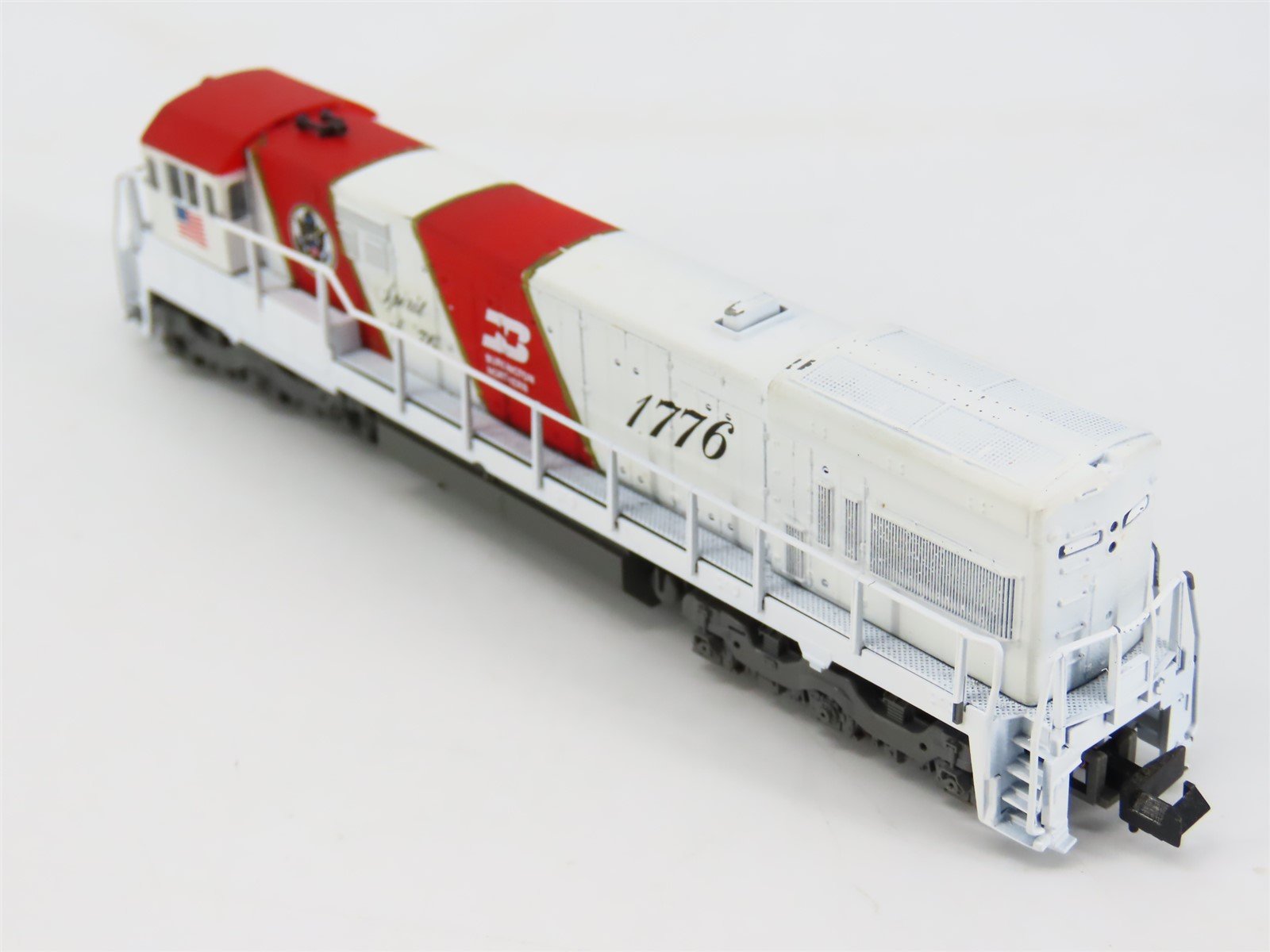 N Scale KATO BN Burlington Northern Spirit of '76 GE U30C Diesel #1776 - Custom