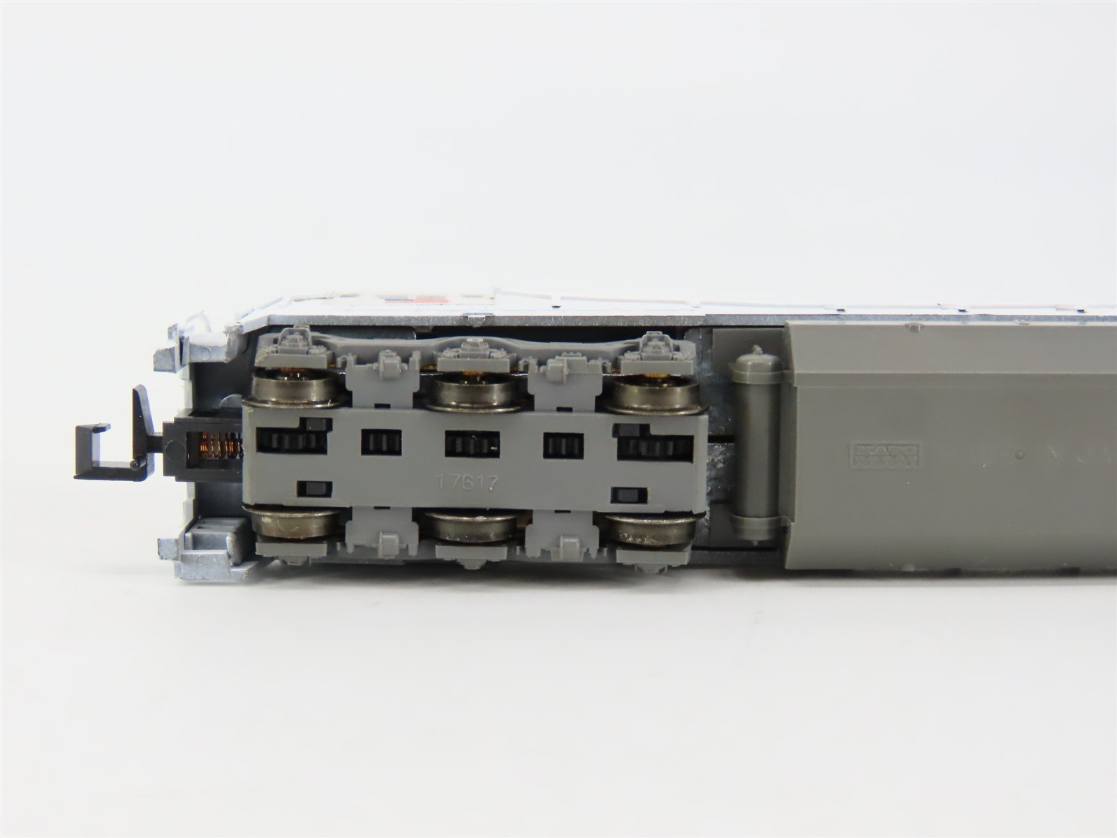 N Scale KATO BN Burlington Northern Spirit of '76 GE U30C Diesel #1776 - Custom