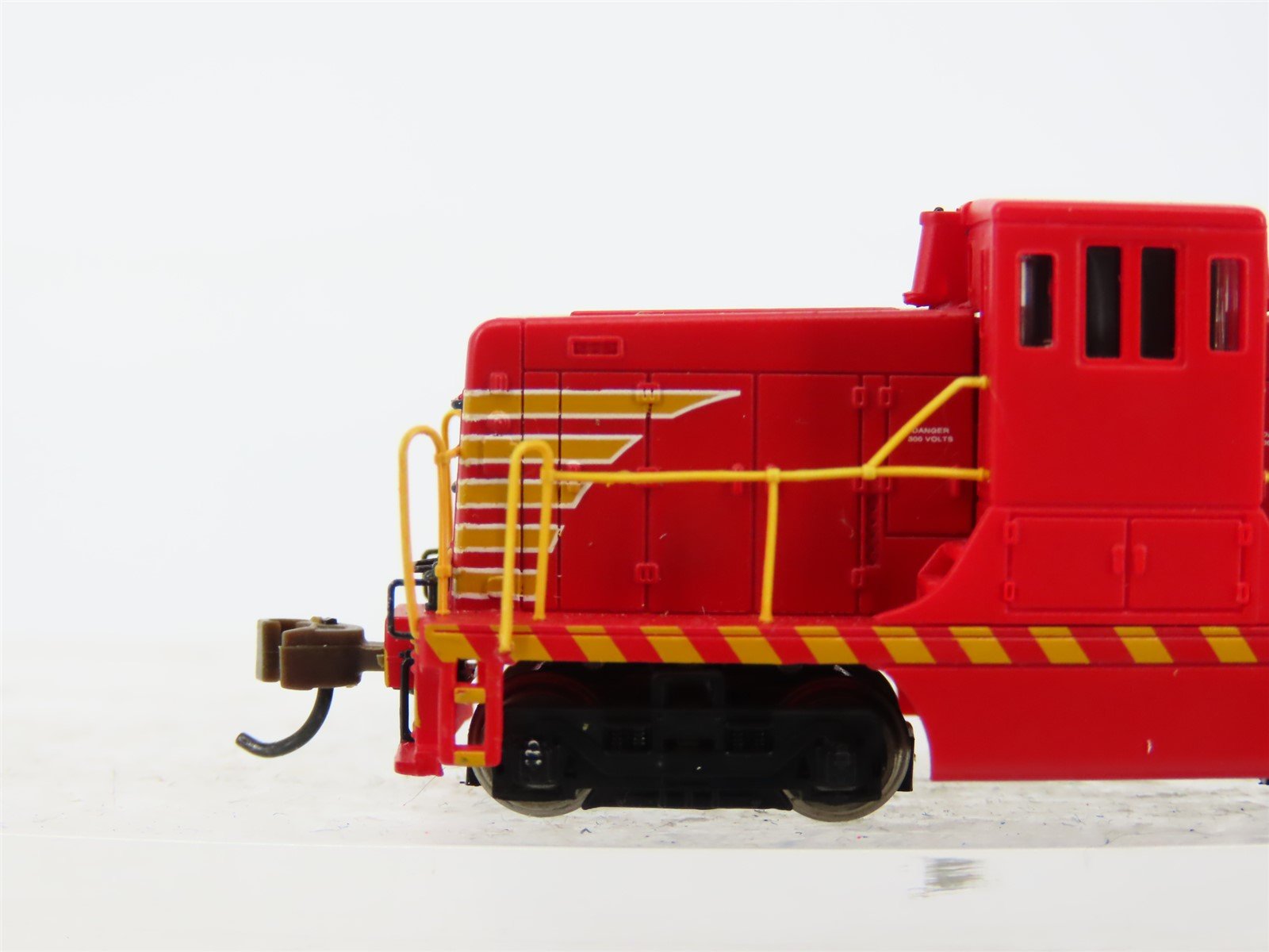 N Bachmann Spectrum 81852 Unlettered Red/Yellow GE 44-Ton Diesel Switcher w/DCC