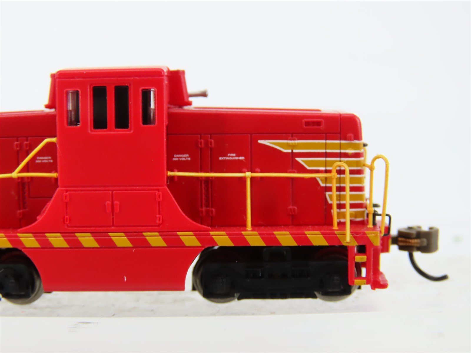N Bachmann Spectrum 81852 Unlettered Red/Yellow GE 44-Ton Diesel Switcher w/DCC