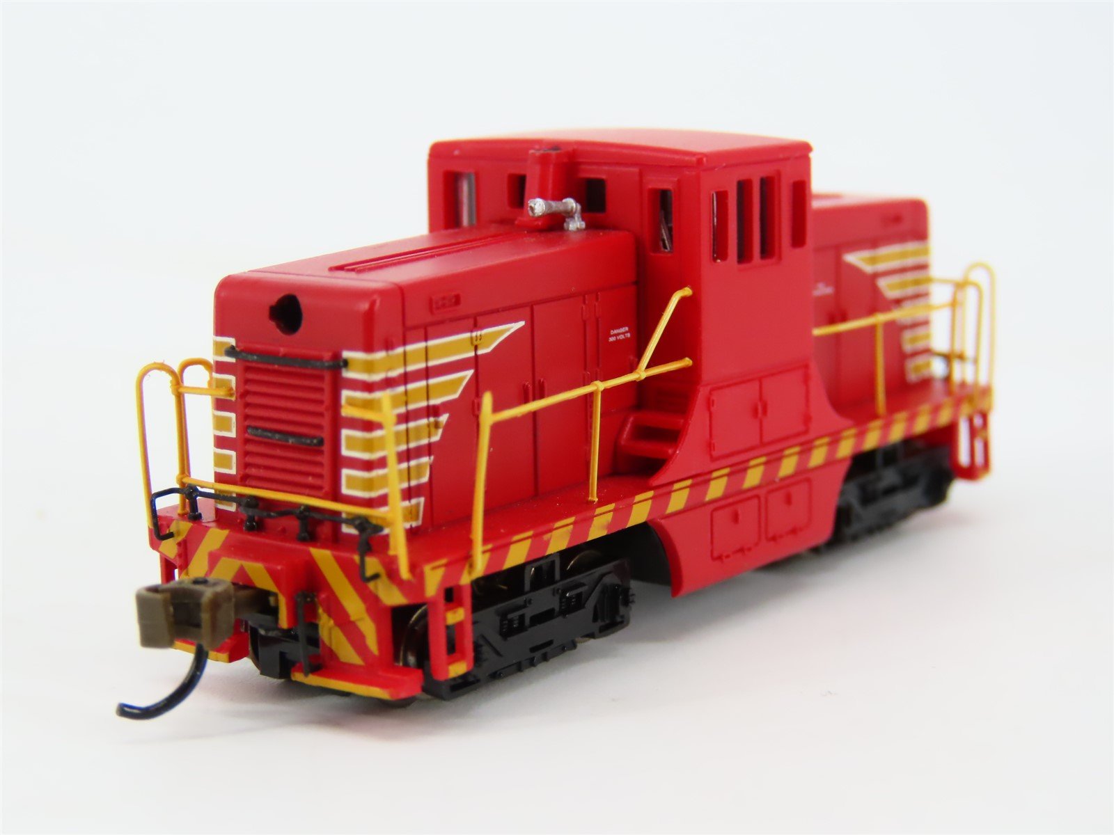 N Bachmann Spectrum 81852 Unlettered Red/Yellow GE 44-Ton Diesel Switcher w/DCC