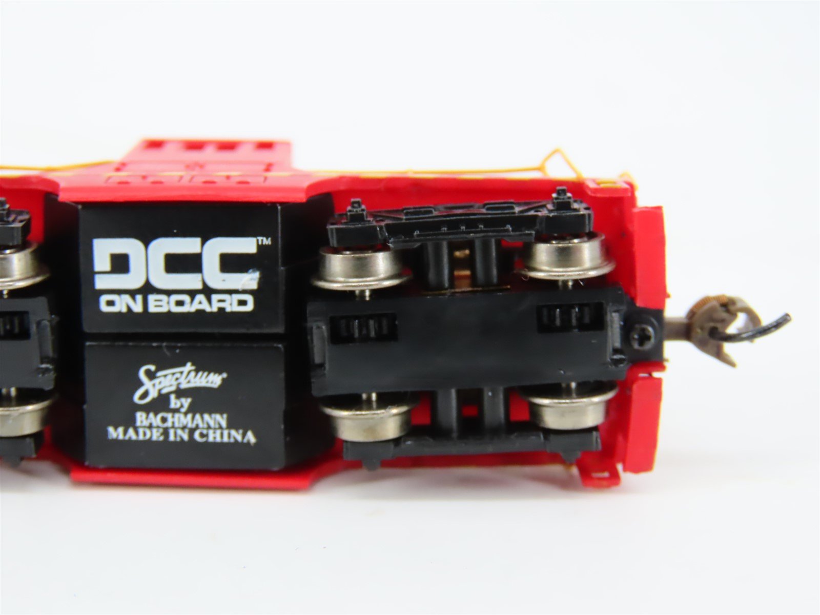 N Bachmann Spectrum 81852 Unlettered Red/Yellow GE 44-Ton Diesel Switcher w/DCC