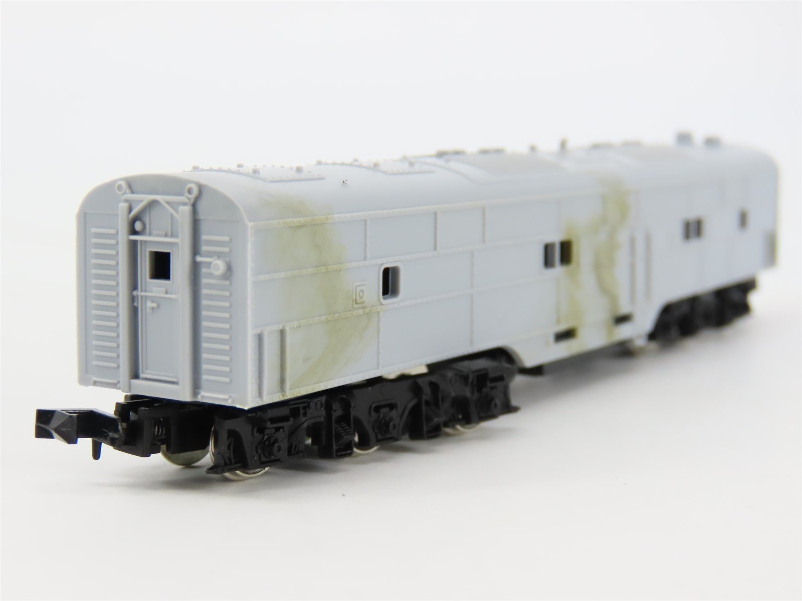 N Scale Con-Cor 0001-2860 Undecorated EMD E7B Diesel Locomotive - Unpowered