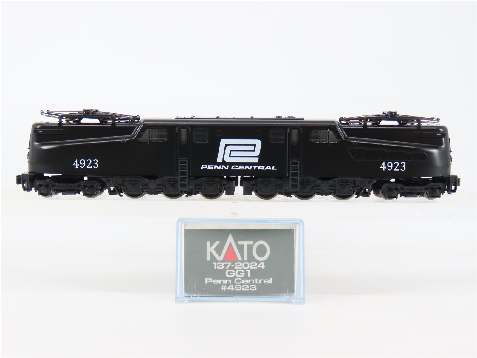 N Scale KATO 137-2024 PC Penn Central GG1 Electric Locomotive #4923 - DCC Ready