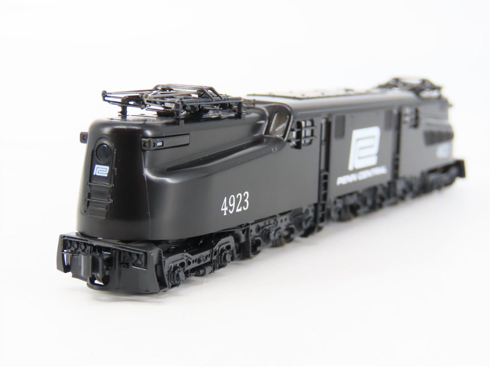 N Scale KATO 137-2024 PC Penn Central GG1 Electric Locomotive #4923 - DCC Ready