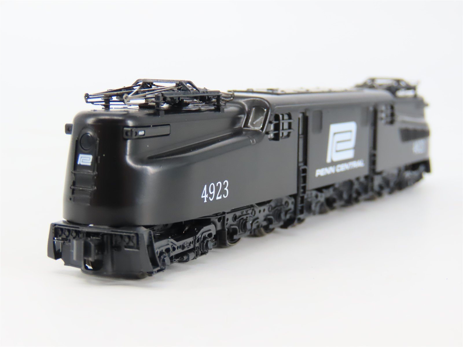 N Scale KATO 137-2024 PC Penn Central GG1 Electric Locomotive #4923 - DCC Ready