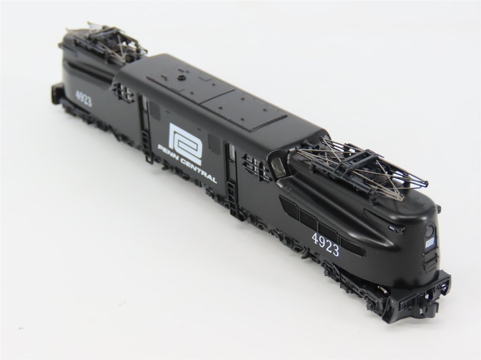 N Scale KATO 137-2024 PC Penn Central GG1 Electric Locomotive #4923 - DCC Ready