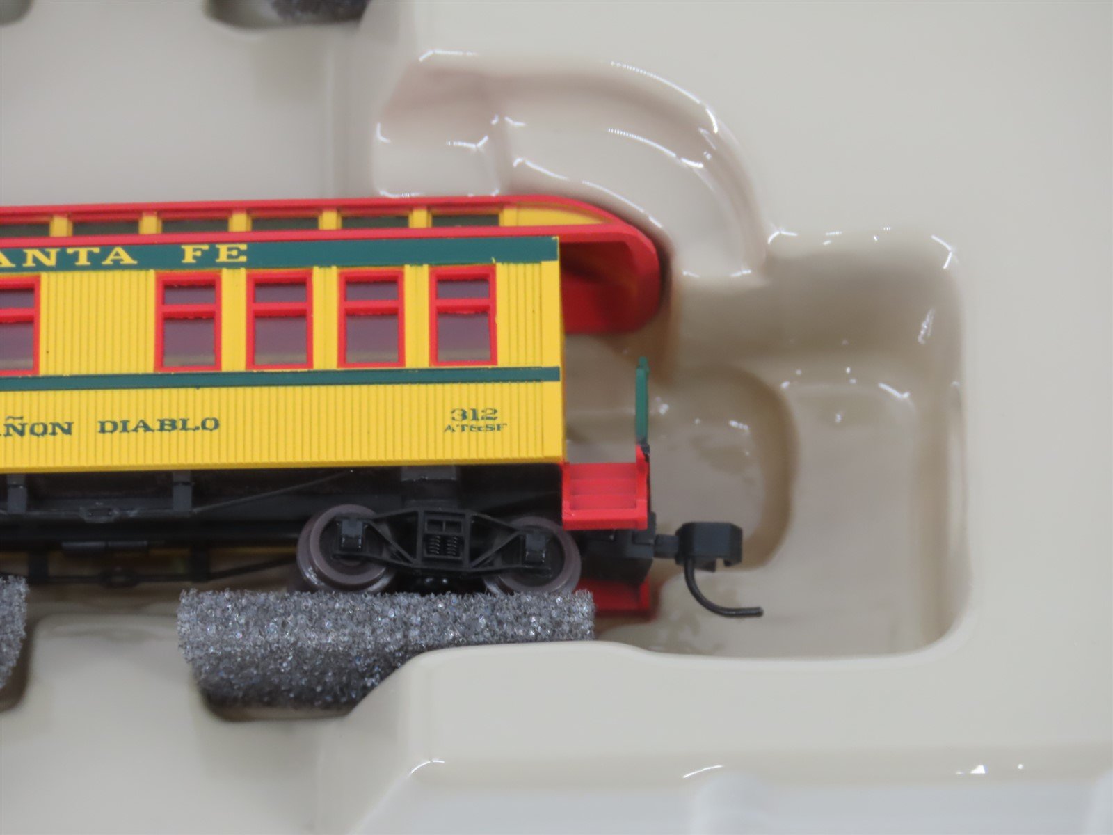 N Scale Athearn 11021 ATSF Santa Fe Railroad Overton Passenger Set of 4