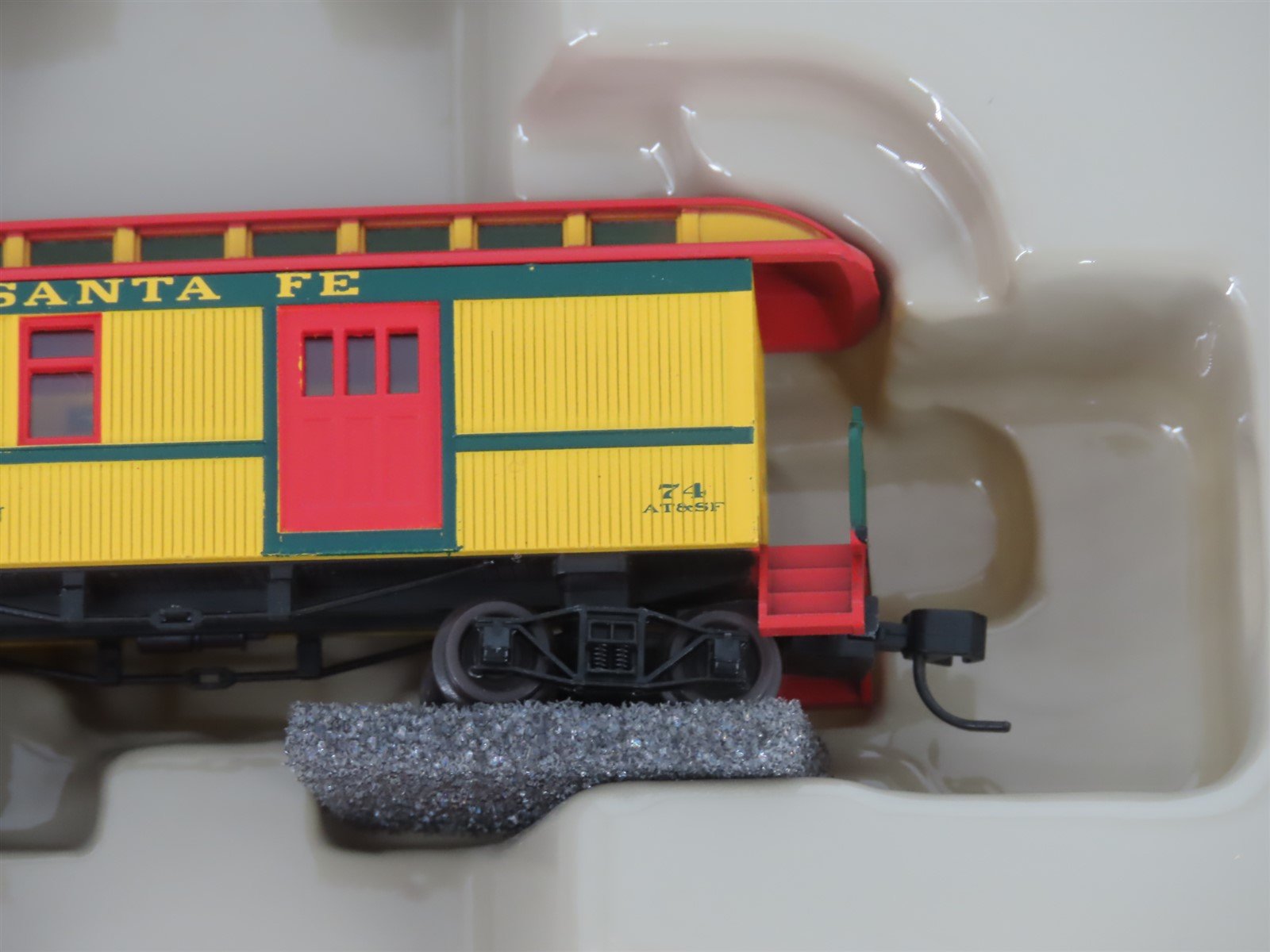 N Scale Athearn 11021 ATSF Santa Fe Railroad Overton Passenger Set of 4