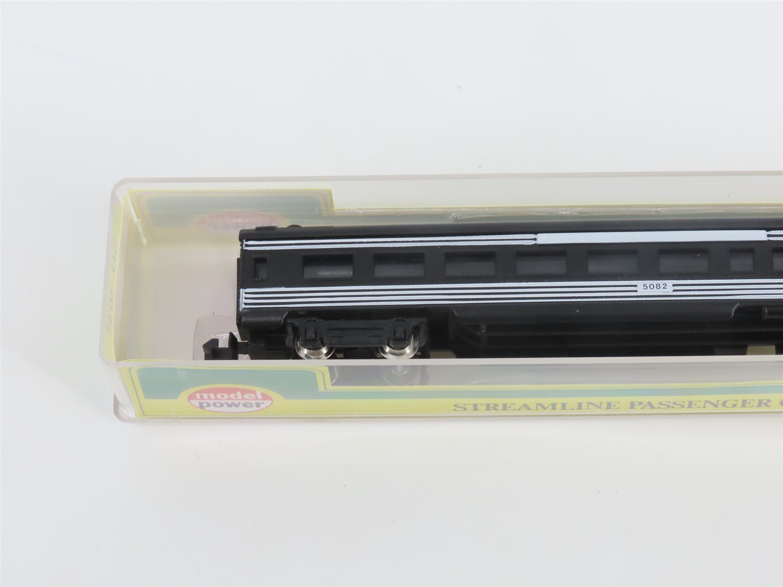 N Scale Model Power 3035 CN Canadian National Railroad Coach Passenger Car #5082