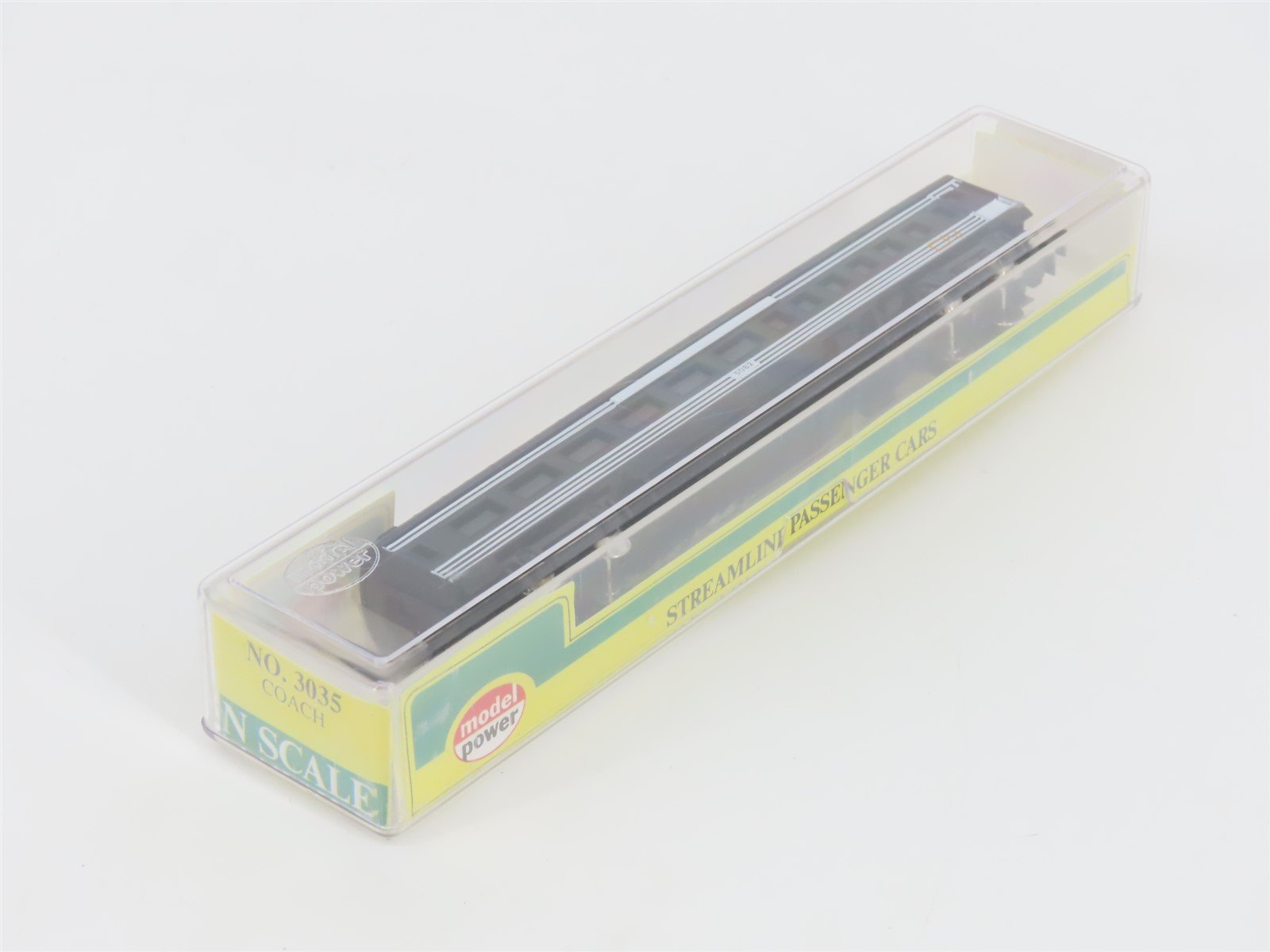 N Scale Model Power 3035 CN Canadian National Railroad Coach Passenger Car #5082