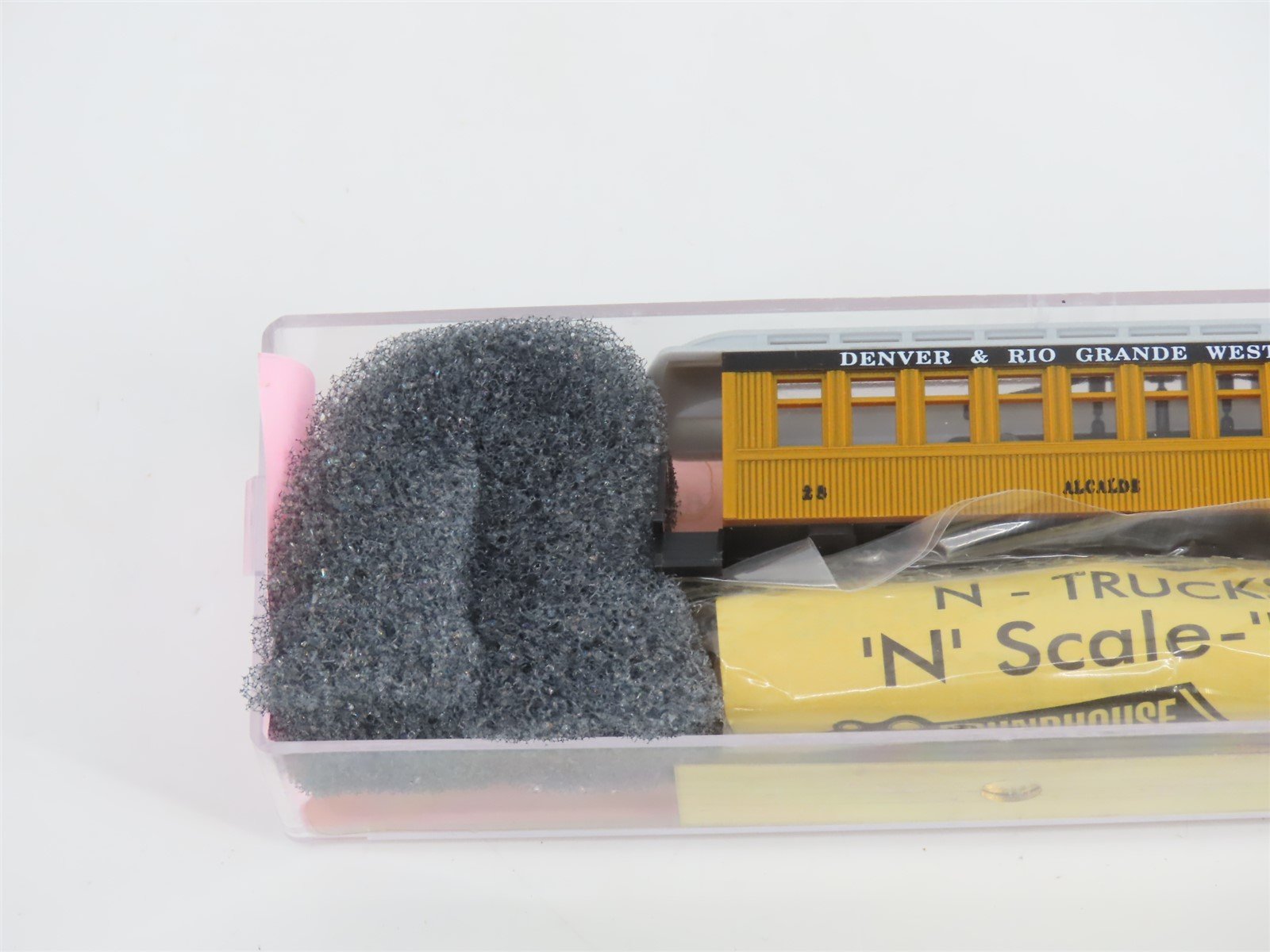 N Roundhouse Kit 8511 D&RGW Rio Grande 34' Overton Coach Passenger 