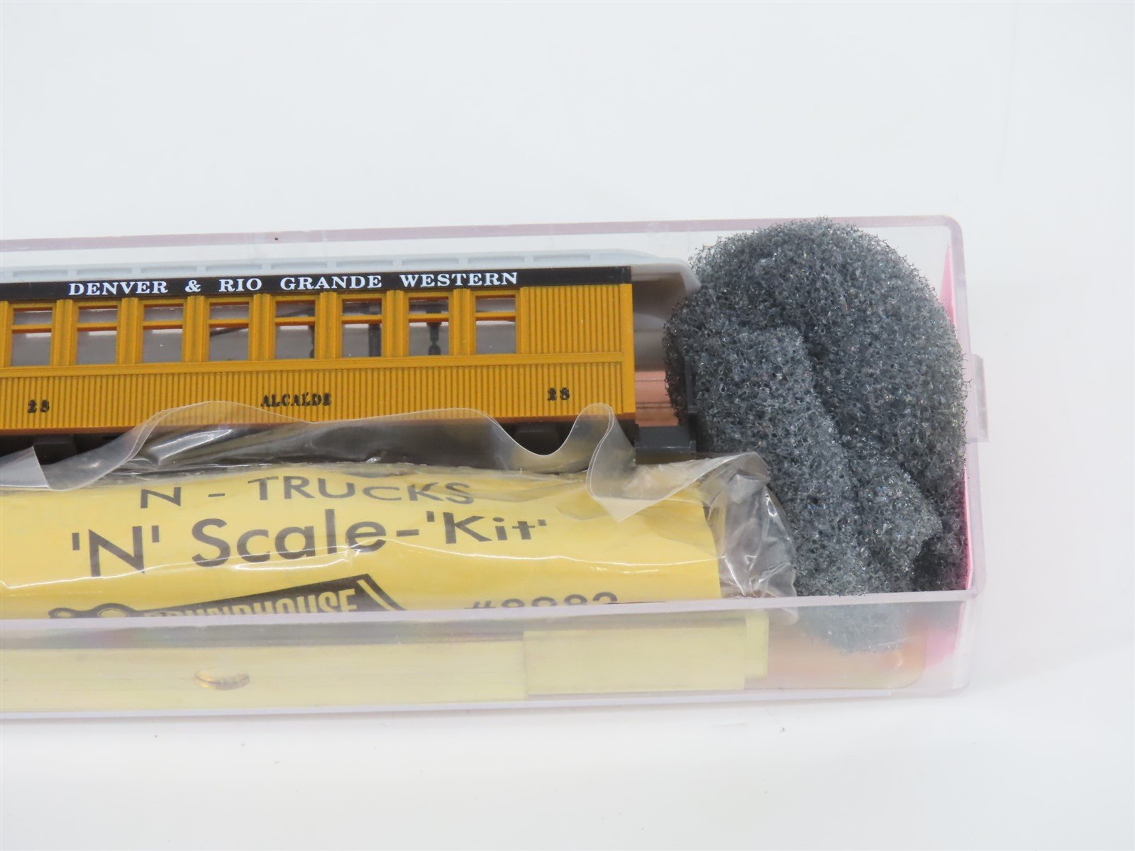 N Roundhouse Kit 8511 D&RGW Rio Grande 34' Overton Coach Passenger 