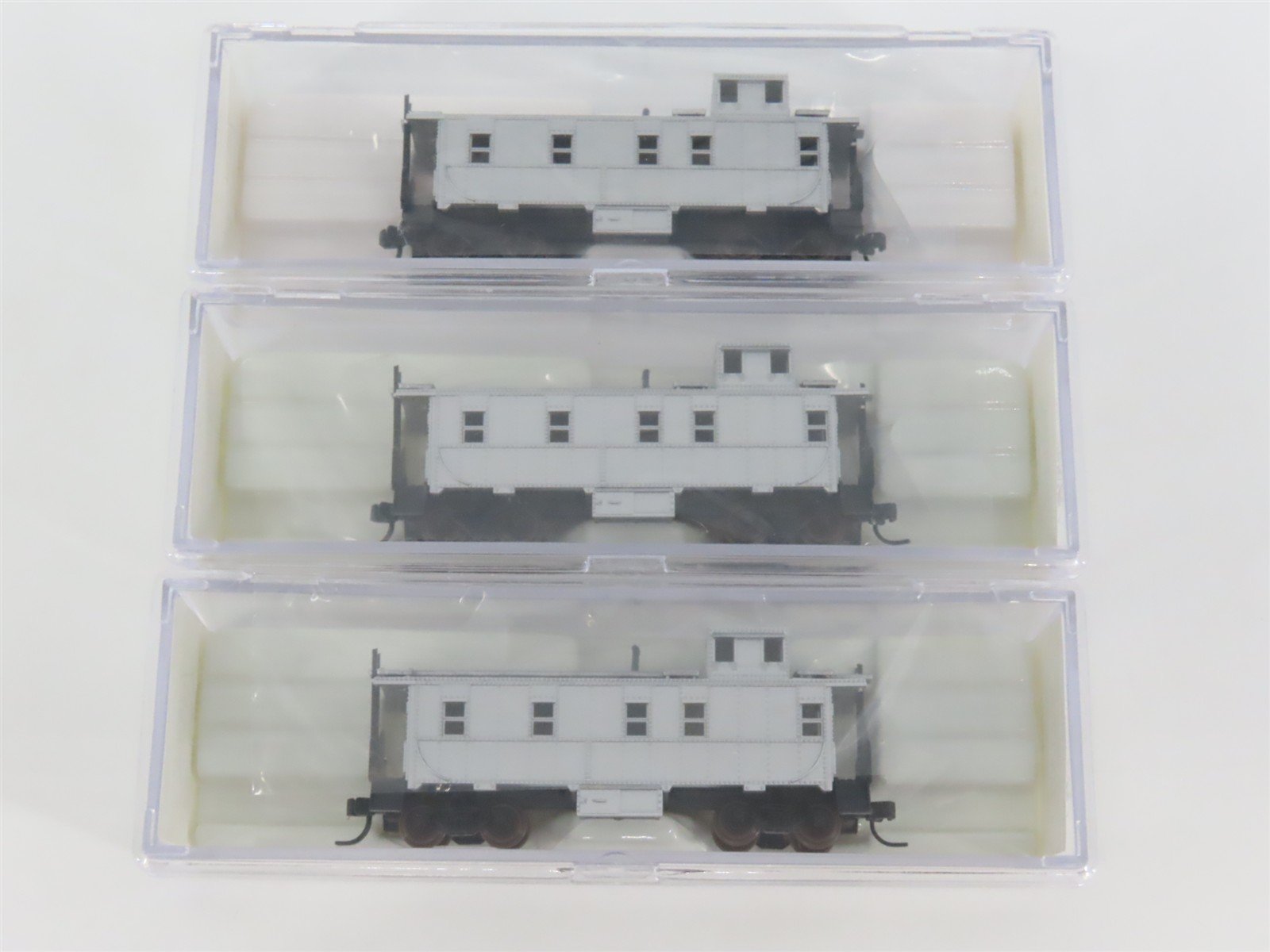 N Scale Atlas 3560S Undecorated Silver Caboose 3-Pack
