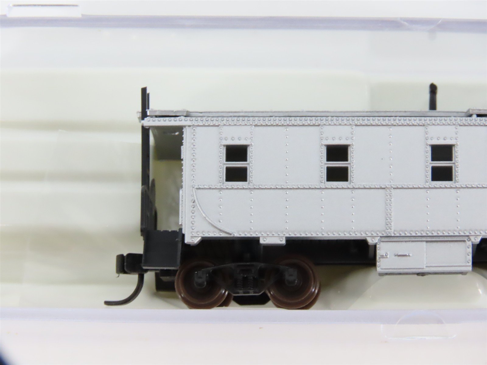 N Scale Atlas 3560S Undecorated Silver Caboose 3-Pack