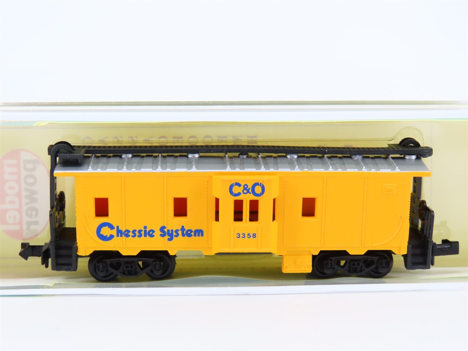 N Scale Model Power 3121 C&O Chessie System Bay Window Caboose #3358