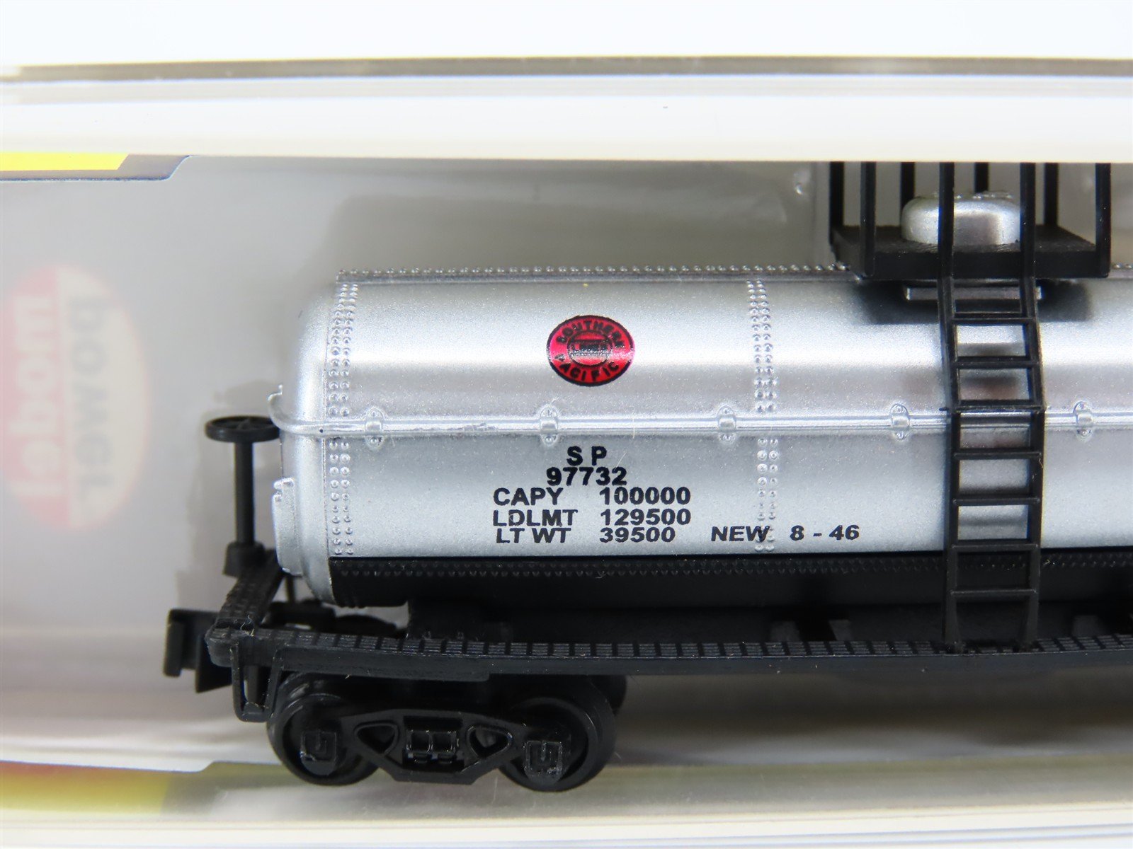 N Model Power 83753 SP Southern Pacific 40' Single Dome Chemical Tank Car #97732