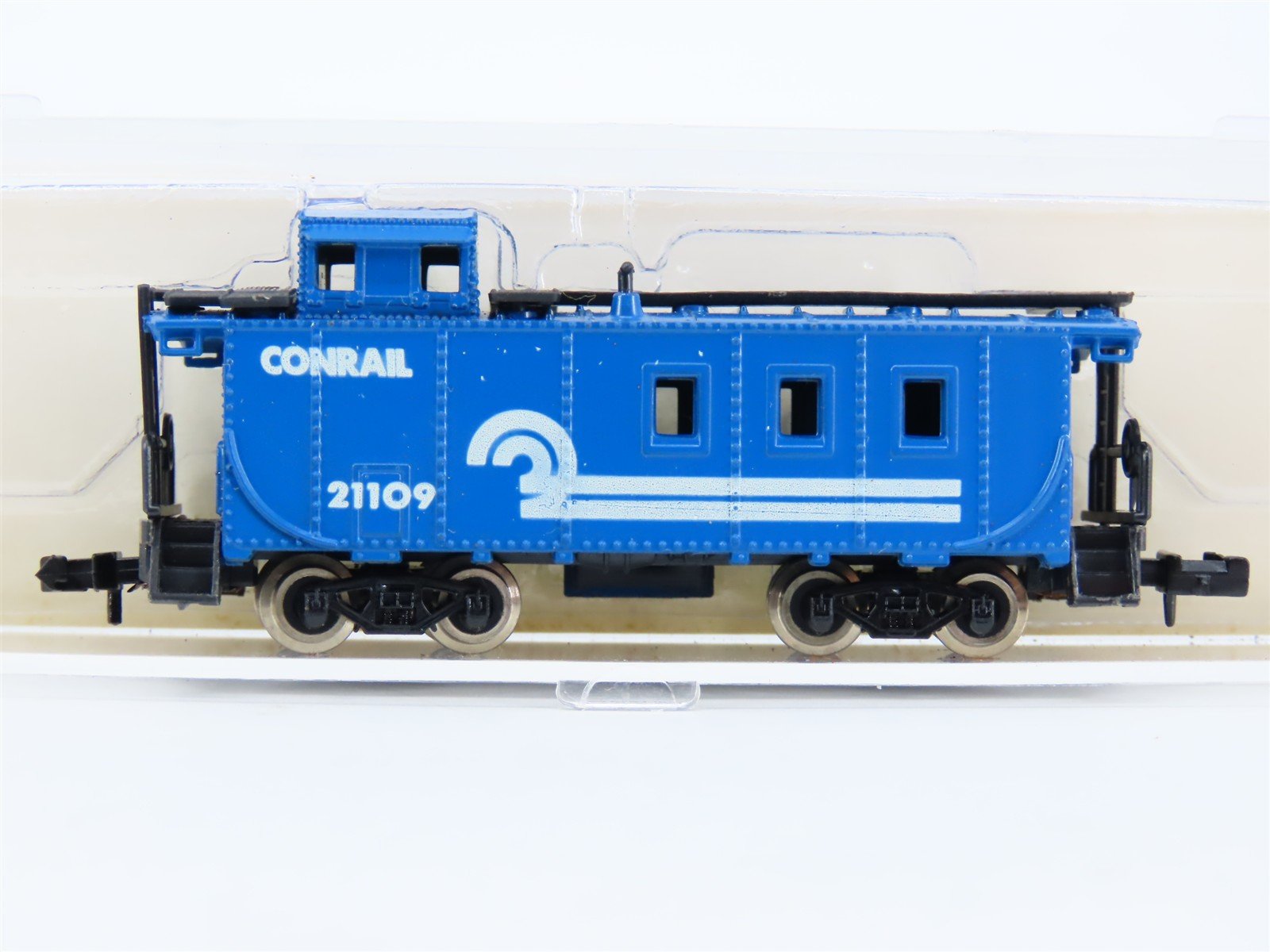 N Scale Model Power 3497 CR Conrail Offset Cupola Steel Caboose #21109