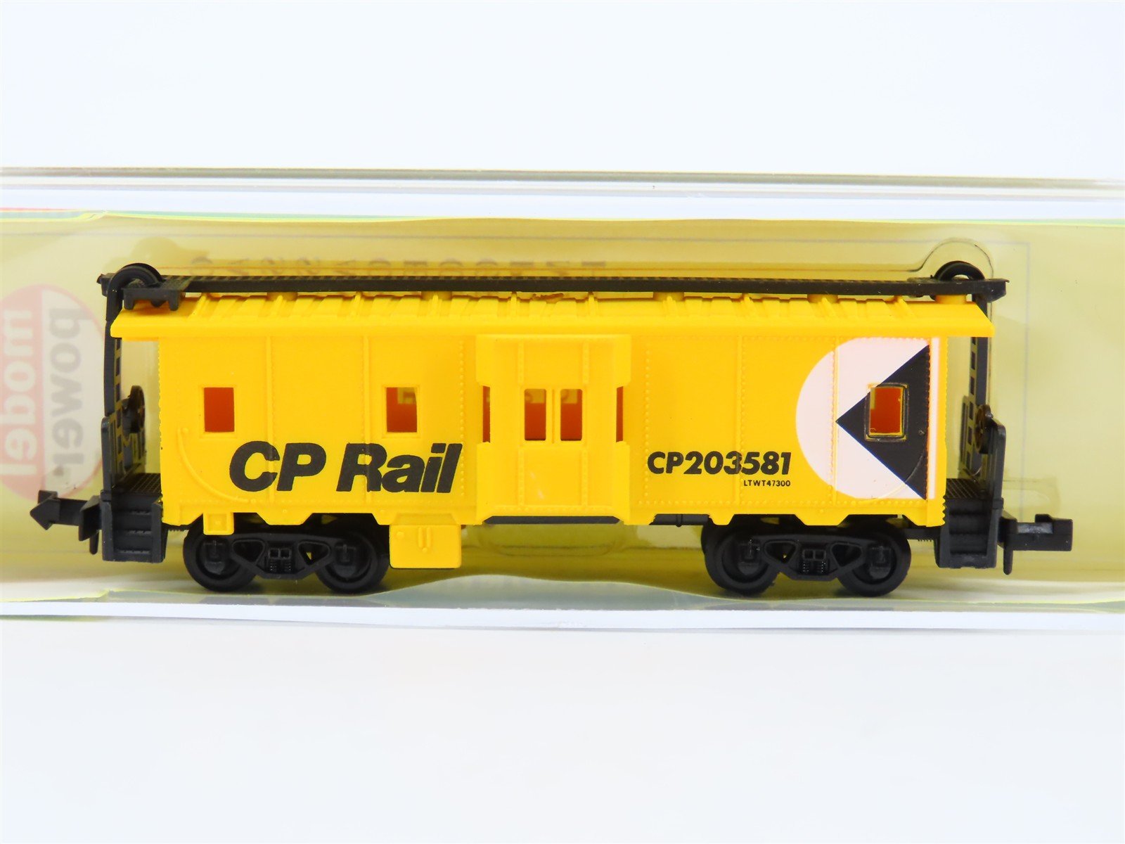 N Model Power 3128 CP Rail Canadian Pacific Yellow Bay Window Caboose #203581