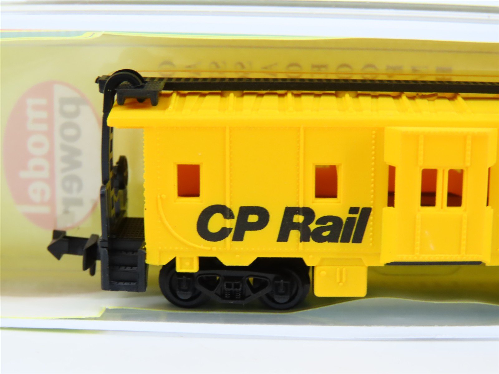 N Model Power 3128 CP Rail Canadian Pacific Yellow Bay Window Caboose #203581