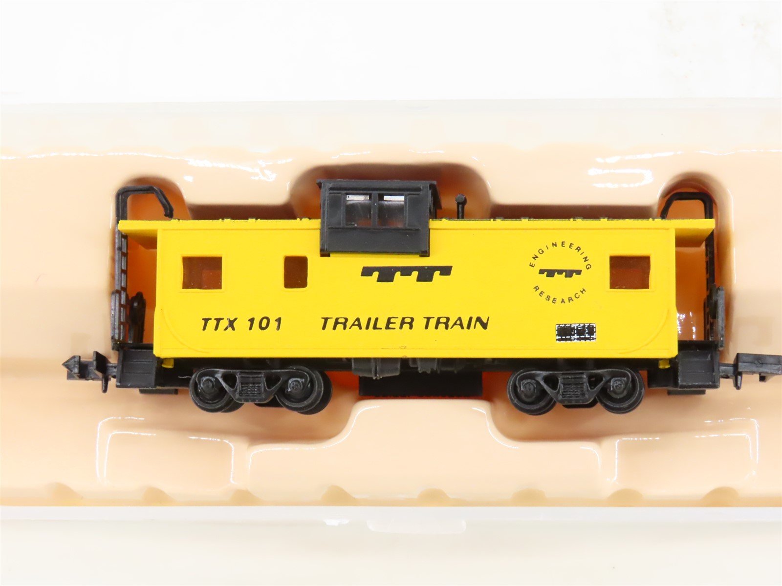 N Scale Con-Cor 0001-126110-2 TTX Trailer Train Cupola Caboose #101