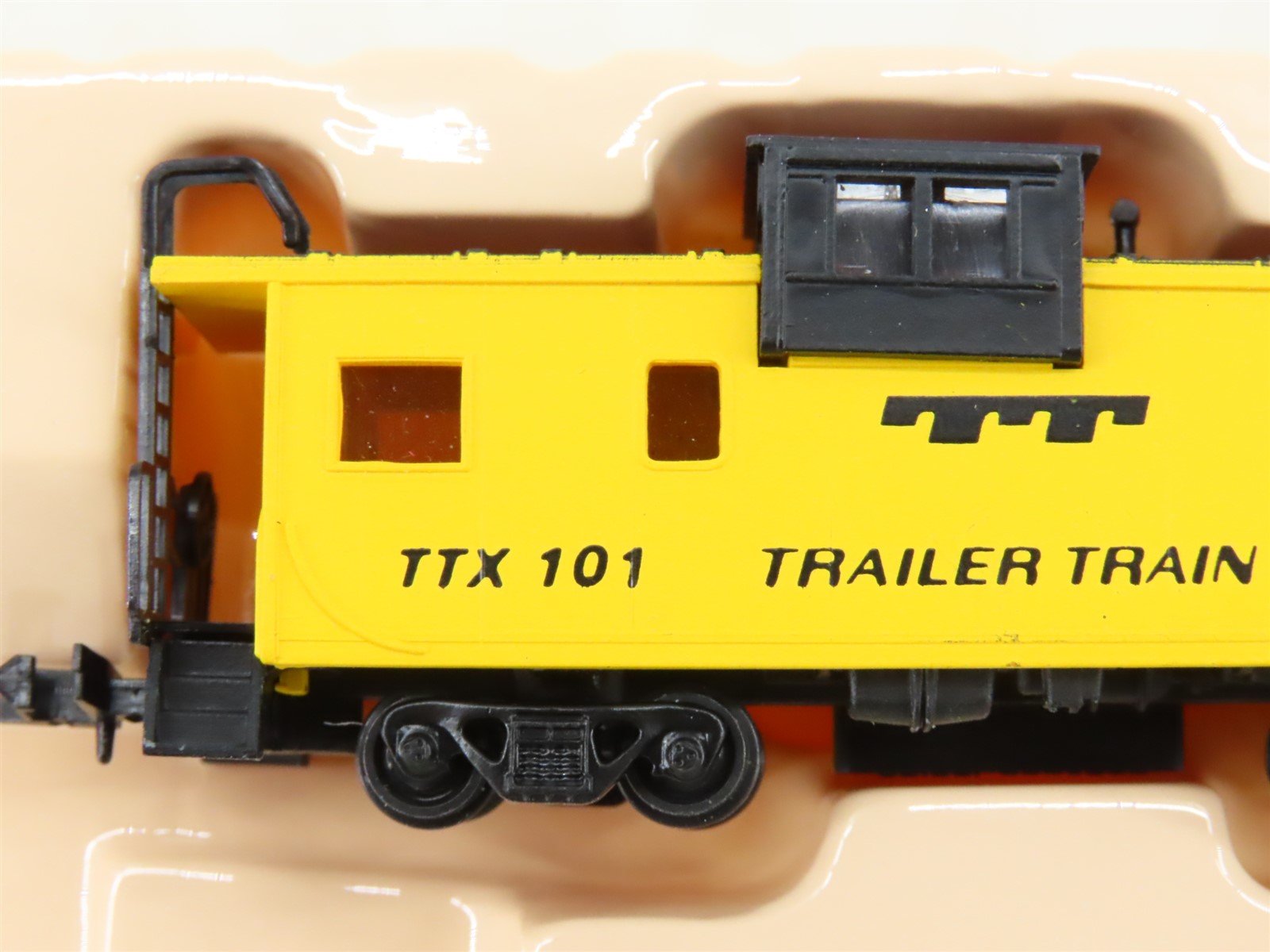 N Scale Con-Cor 0001-126110-2 TTX Trailer Train Cupola Caboose #101