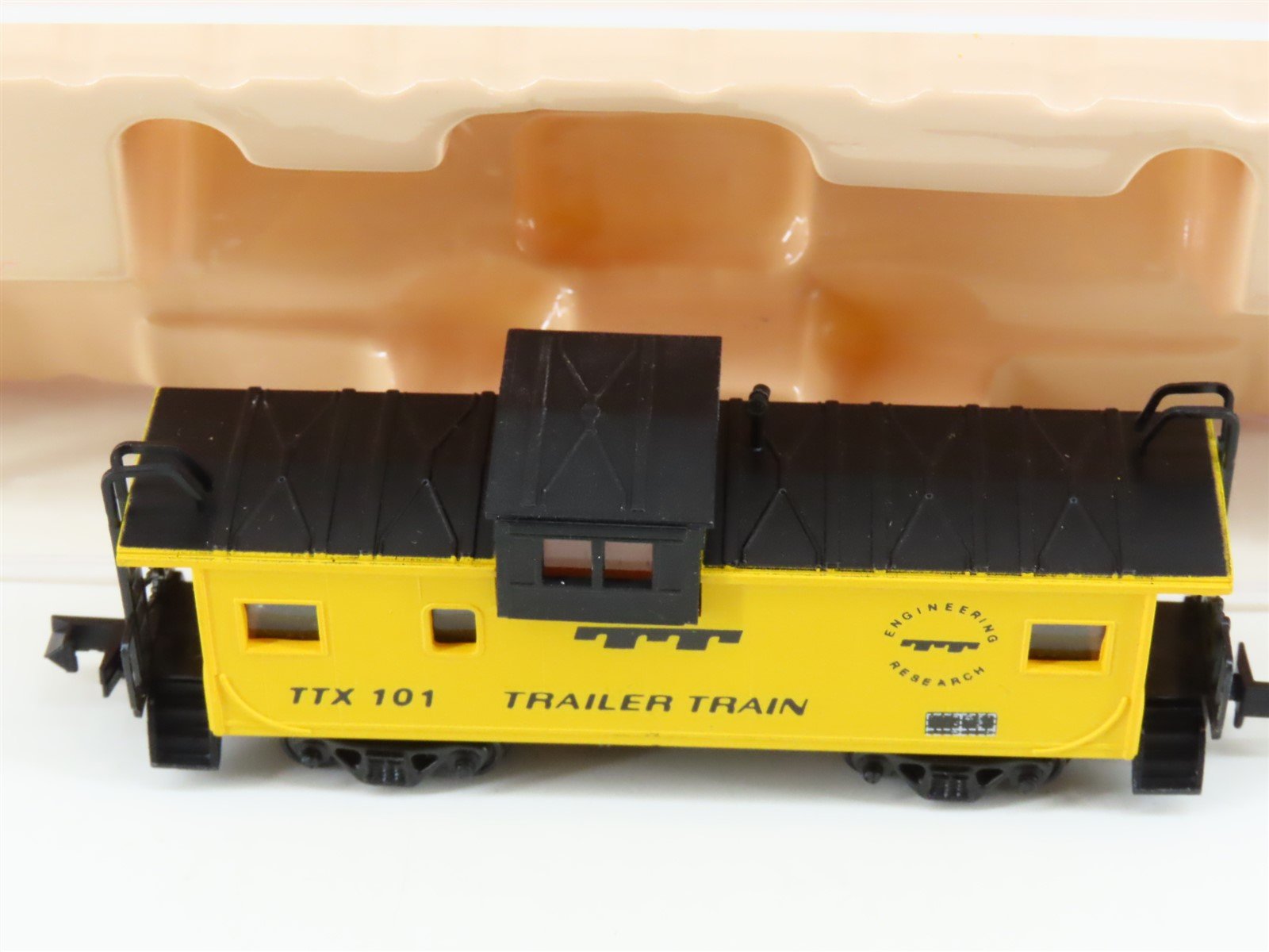 N Scale Con-Cor 0001-126110-2 TTX Trailer Train Cupola Caboose #101