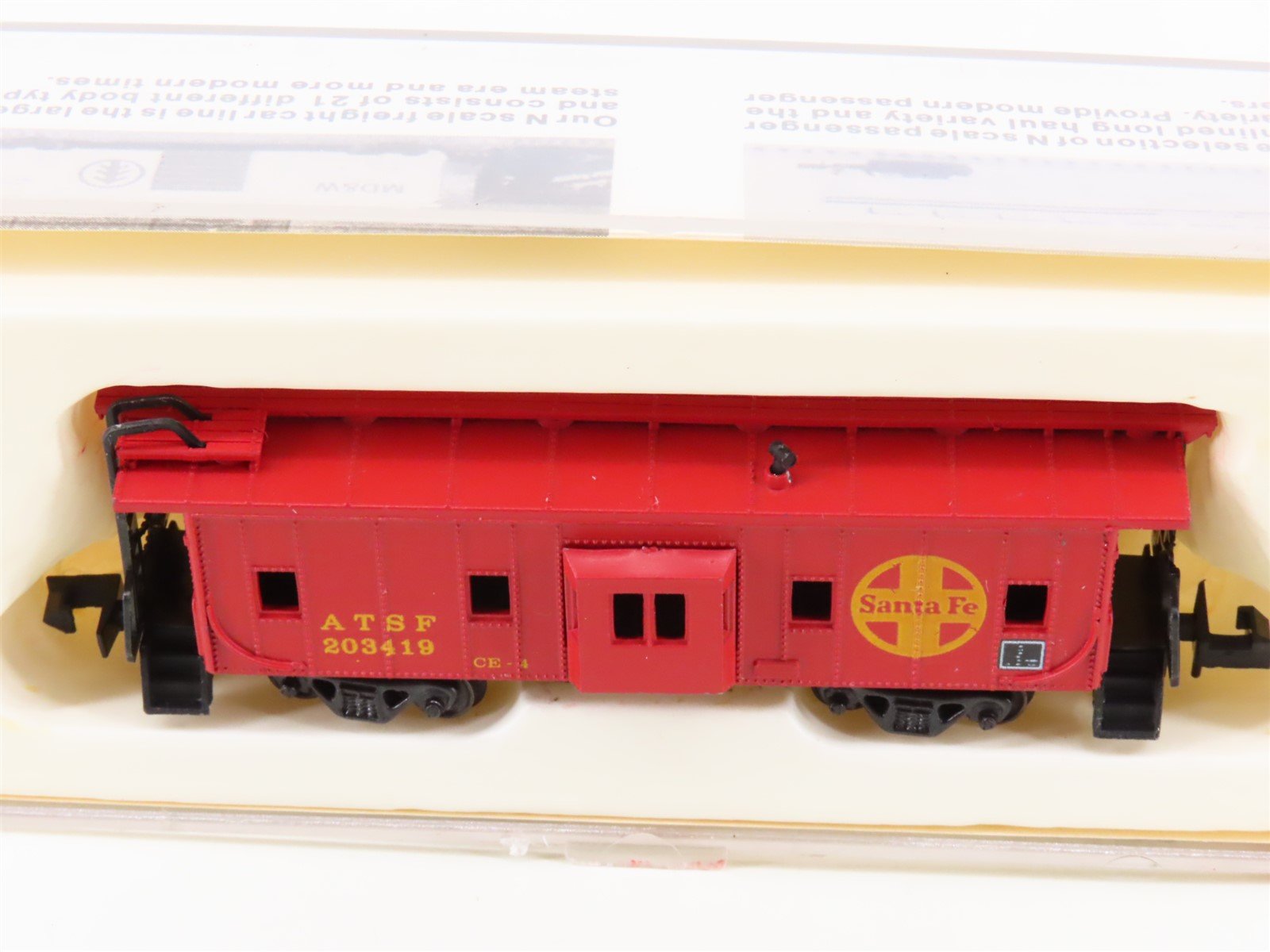 N Scale Con-Cor 0001-125301 ATSF Santa Fe Railroad Bay Window Caboose #203419