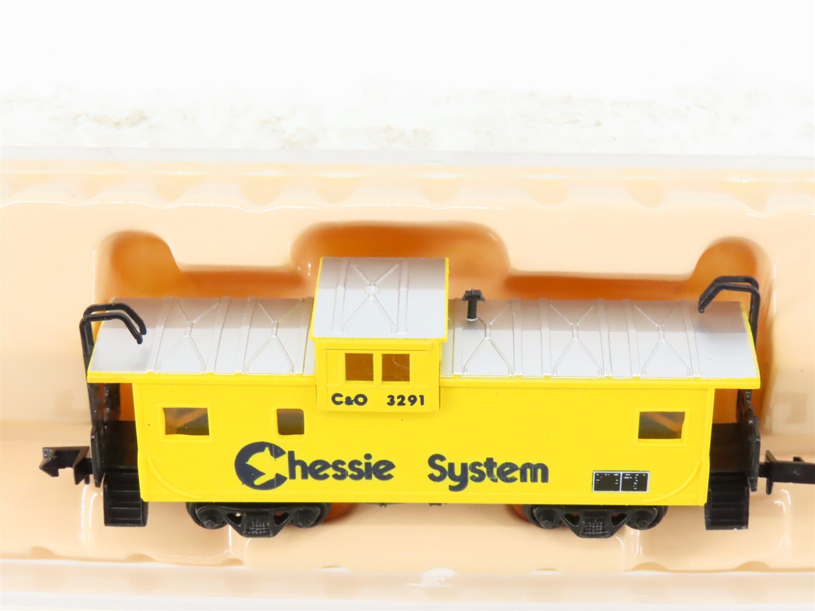 N Scale Con-Cor 0001-126112 C&O Chessie System Bay Window Caboose #3291