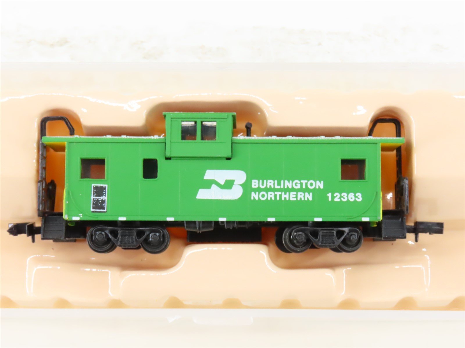 N Scale Con-Cor 0001-126103 BN Burlington Northern Railroad Caboose #12363
