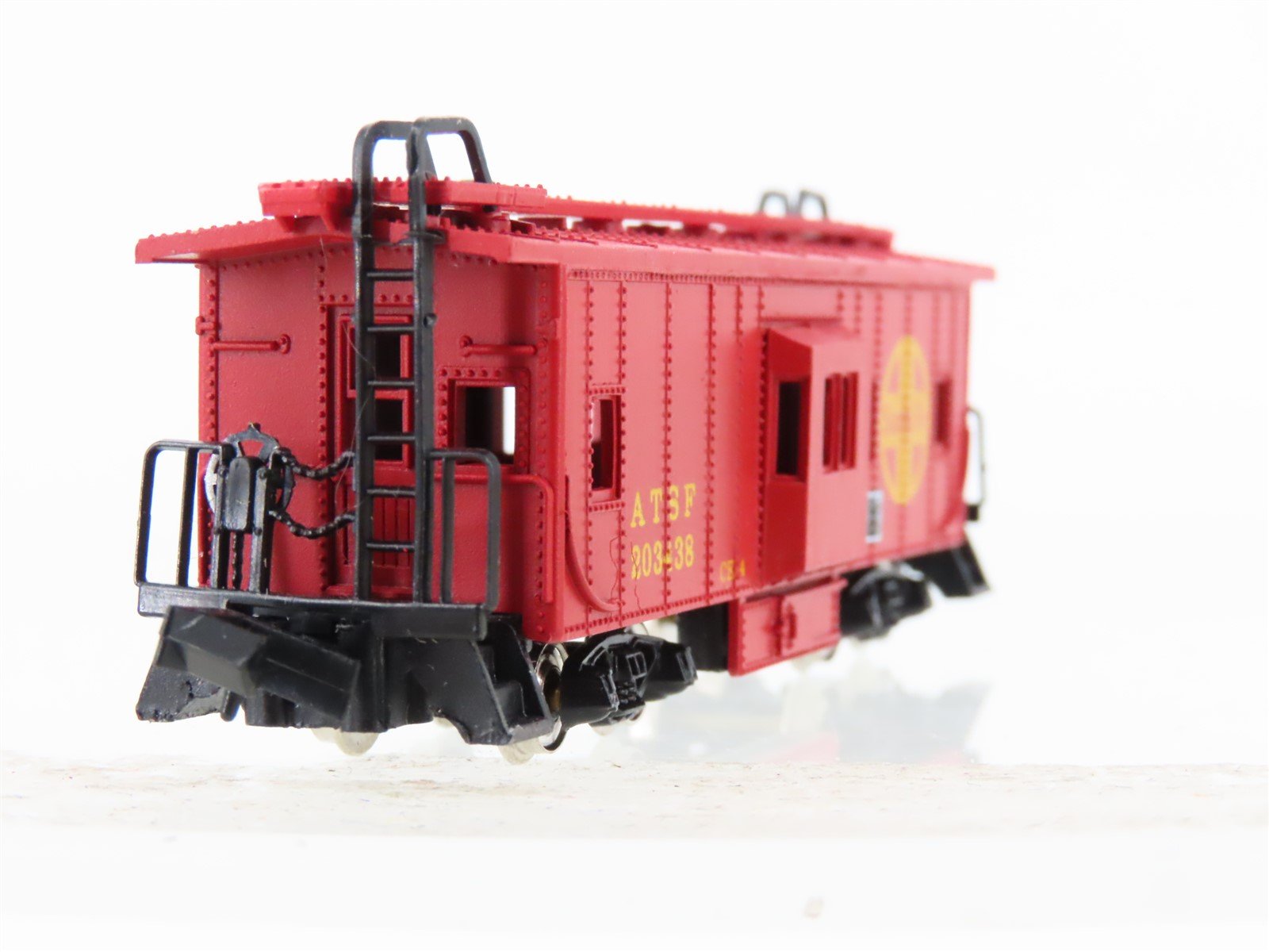 N Scale Con-Cor 0001-125301 ATSF Santa Fe Railroad Bay Window Caboose #203438