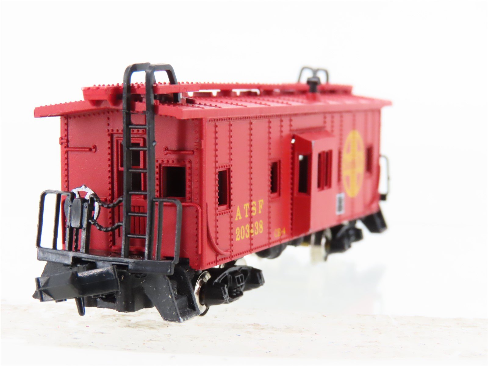 N Scale Con-Cor 0001-125301 ATSF Santa Fe Railroad Bay Window Caboose #203438