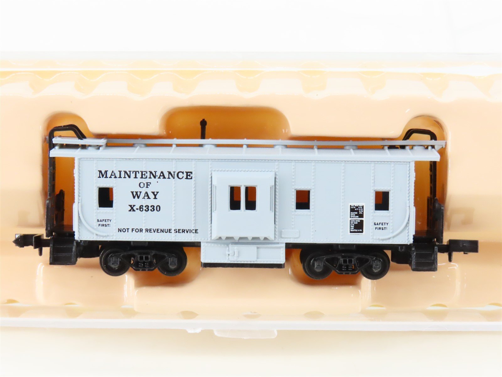 N Scale Con-Cor 0001-125308-1 MW Maintenance of Way Bay Window Caboose #X-6330