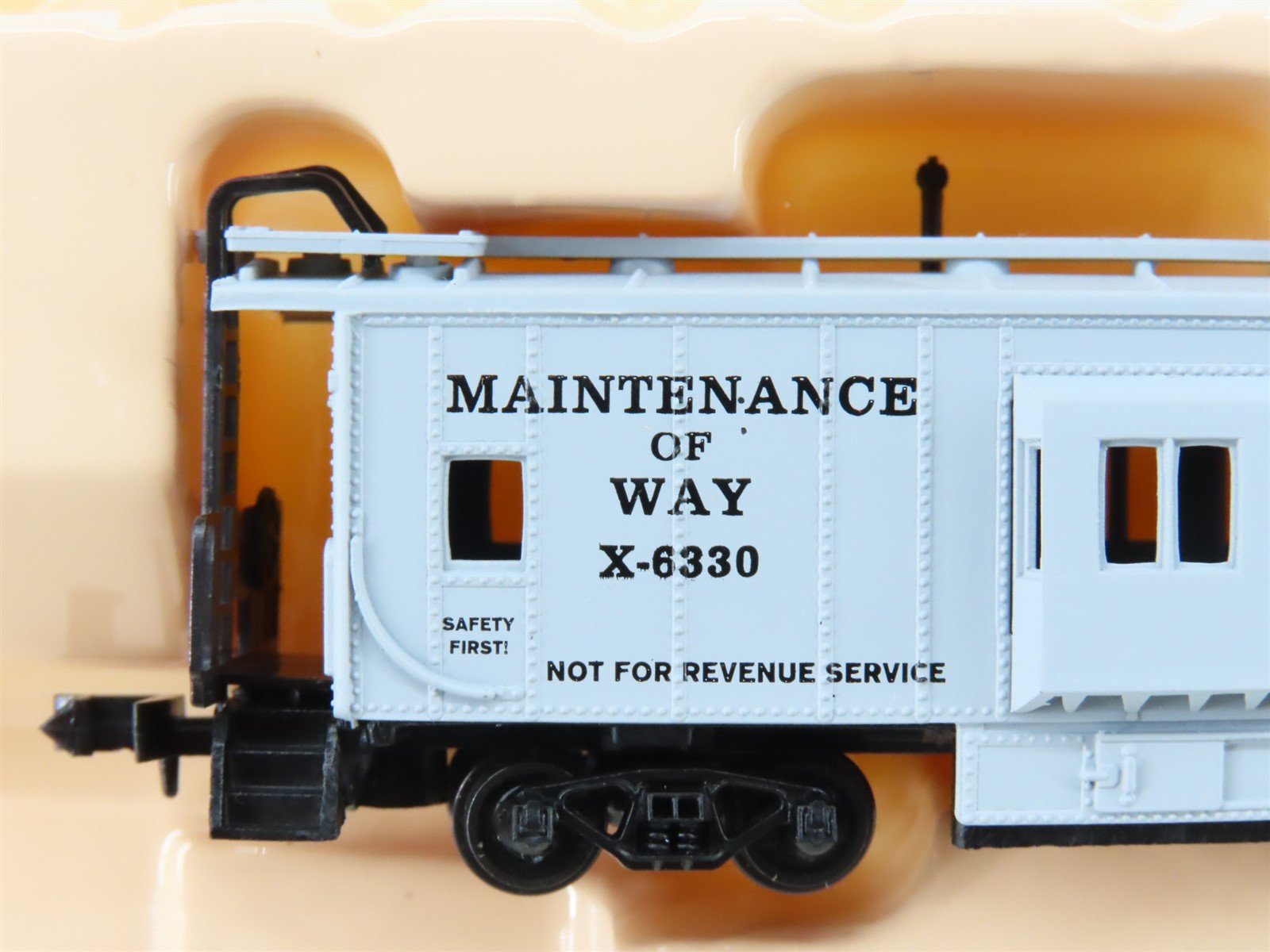 N Scale Con-Cor 0001-125308-1 MW Maintenance of Way Bay Window Caboose #X-6330