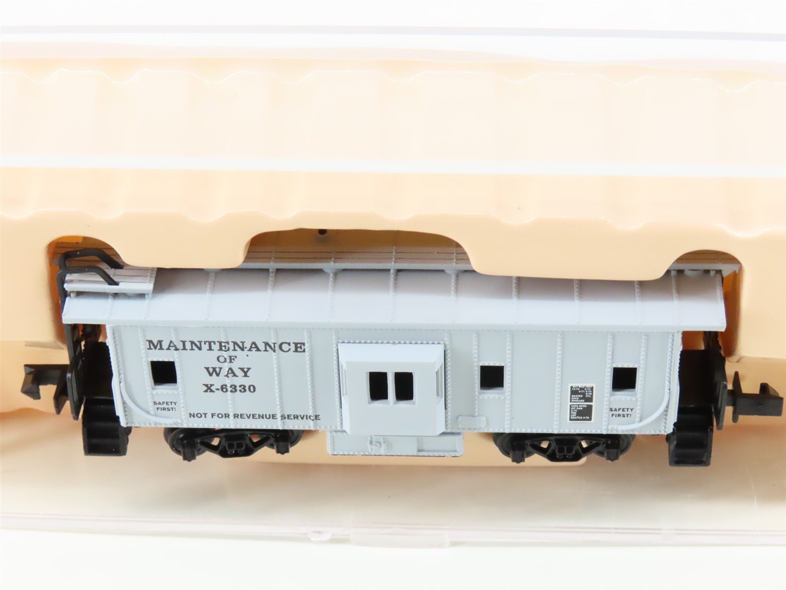 N Scale Con-Cor 0001-125308-1 MW Maintenance of Way Bay Window Caboose #X-6330